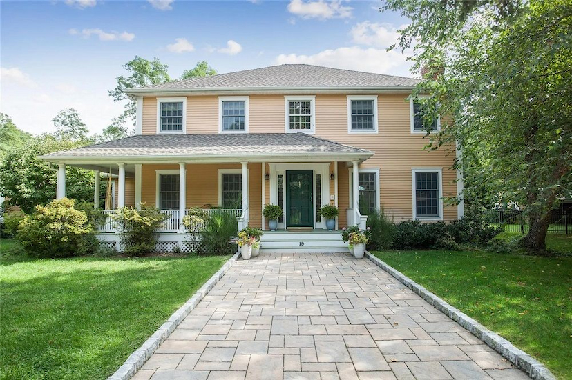 19 OAK MEADOW LANE