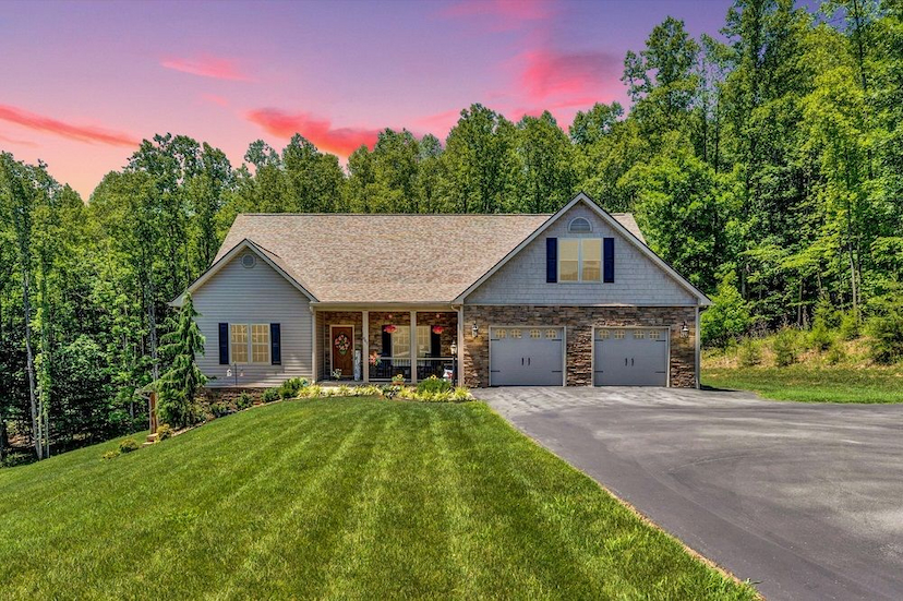 887 THORNBLADE WAY