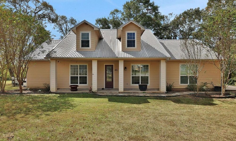 DISCOVER THE ULTIMATE COUNTRY LIFESTYLE