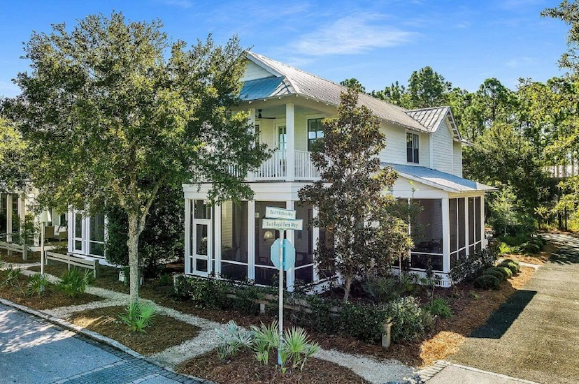 CHARMING COASTAL RETREAT AWAITS