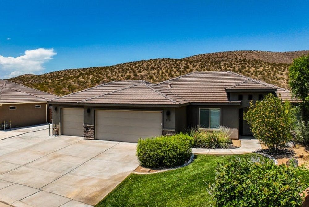BEAUTIFUL HOME WITH STUNNING VIEWS AND PRIVACY!