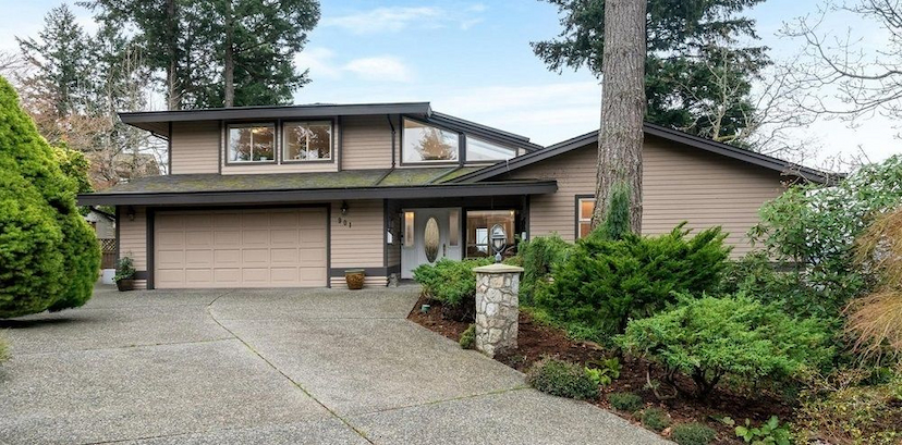 901 COBBLESTONE LN