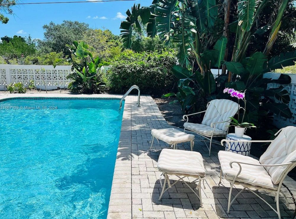DISCOVER THIS EXCEPTIONAL POOL HOME!