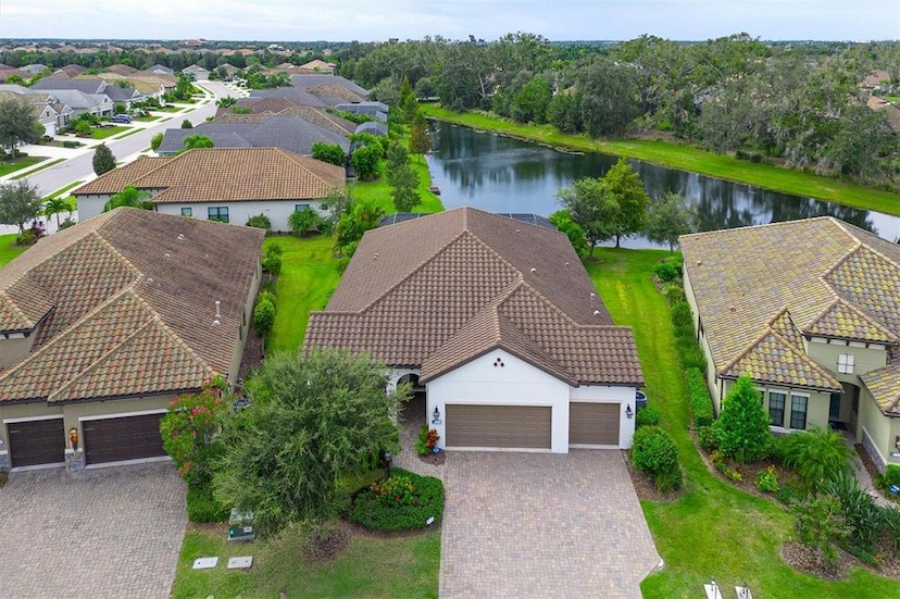LUXURY POOL HOME IN INDIGO, LAKEWOOD RANCH