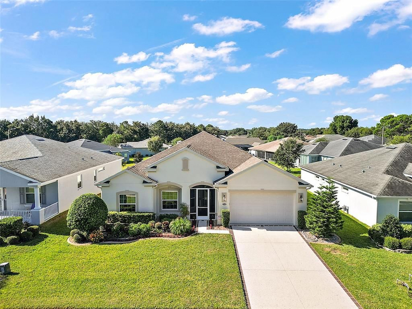 CUSTOM HOME IN ARLINGTON RIDGE!