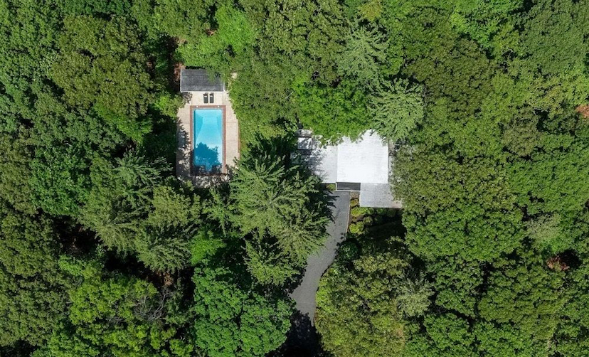 22 WOODHOLLOW LANE