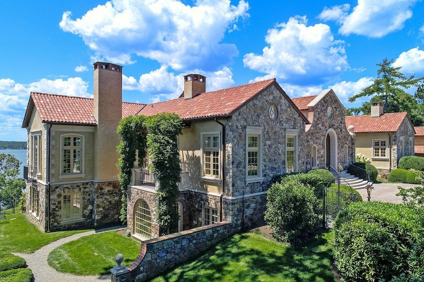 EXQUISITE WATERFRONT VILLA NEAR DC