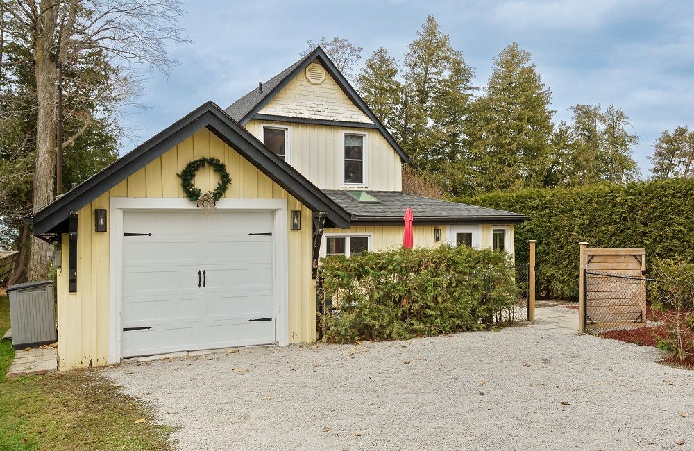 CHARMING LAKE SIMCOE WATERFRONT RETREAT