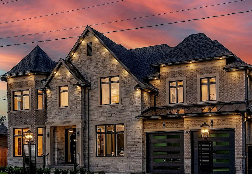 LUXURIOUS LIVING AWAITS