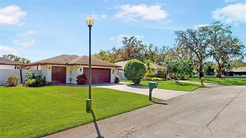 21 ABBEY CT