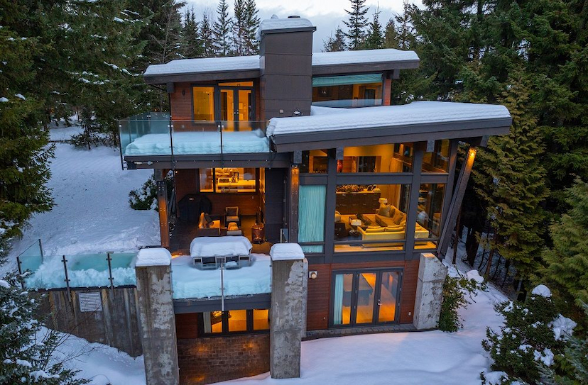 THE EPITOME OF SOPHISTICATED MOUNTAIN LIVING
