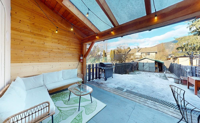 MOVE-IN-READY TOWNHOME