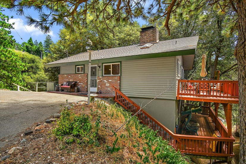 460 DELLE DR