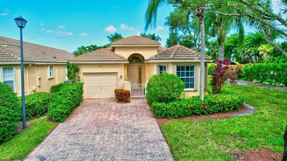SPACIOUS VIZCAYA LIVING