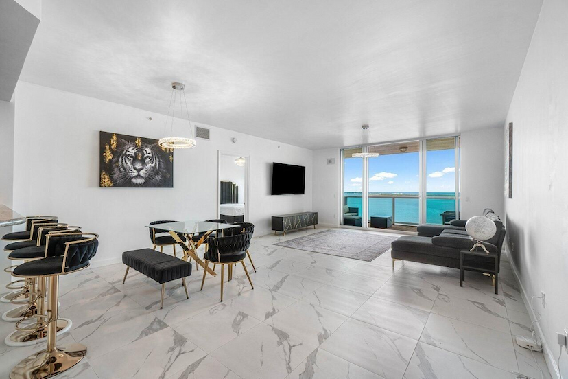2650 LAKE SHORE DR #2205