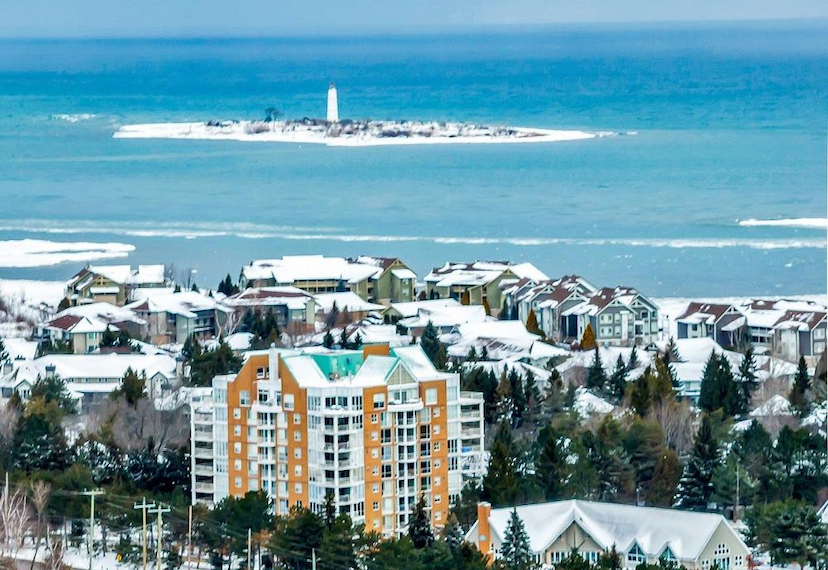 COLLINGWOOD – LOCATION AND VIEWS!!