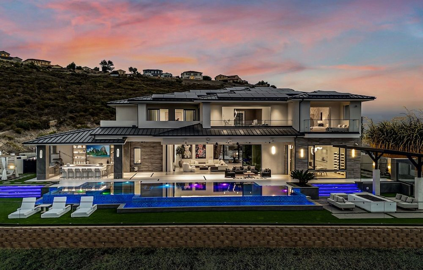 18386 AVENIDA APICE