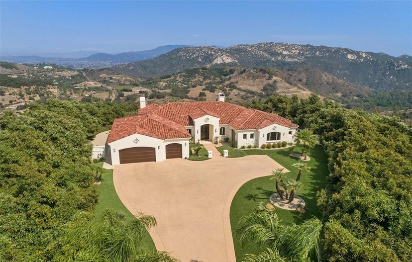 LUXURY HILLTOP VIEW RETREAT