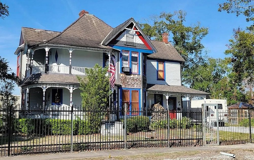HISTORICAL “LYONS HOUSE – 1900