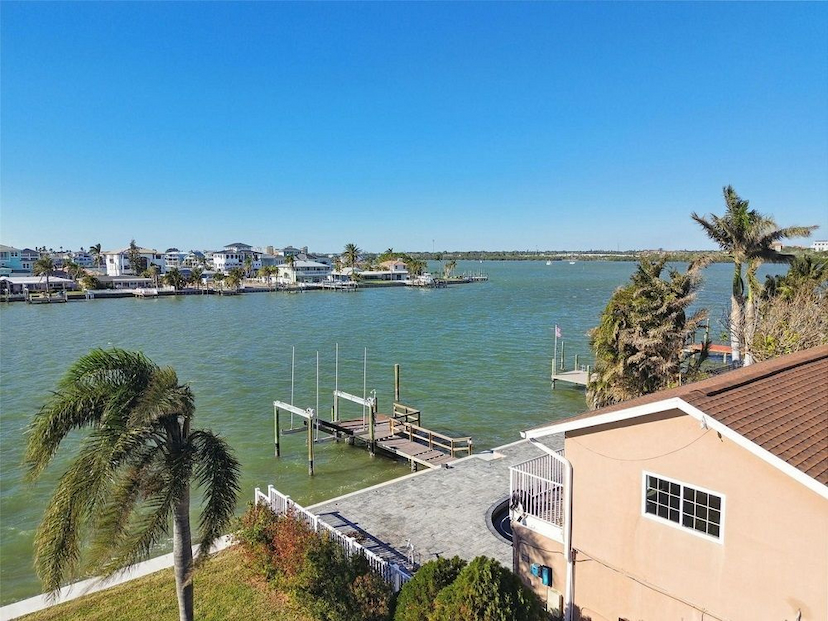 DOUBLE LOT, SAFE HARBORAGE, CLOSE TO GULF