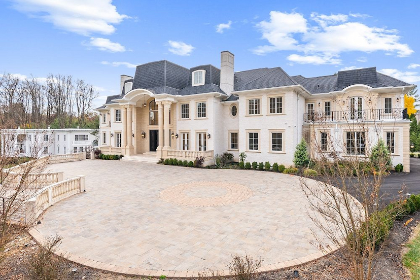 8911 GEORGETOWN PIKE