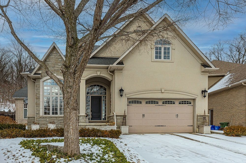 STUNNING DUNDAS HOME BACKING BRUCE TRAIL