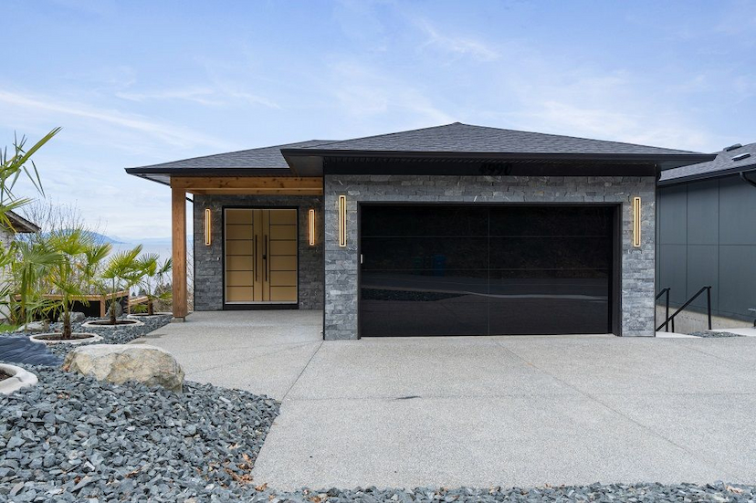Luxury Ocean & Mountain Views Home