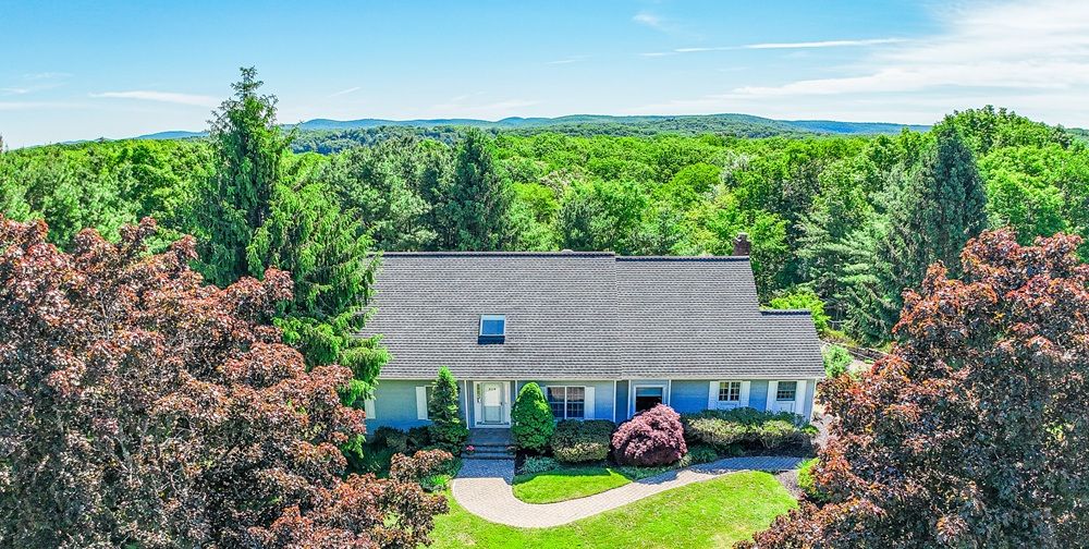 Private Cape/Colonial Retreat On 6 Acres Backing To Lake