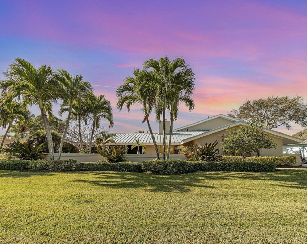 Boaters Dream. Excellent Location. Modern Floor Plan.