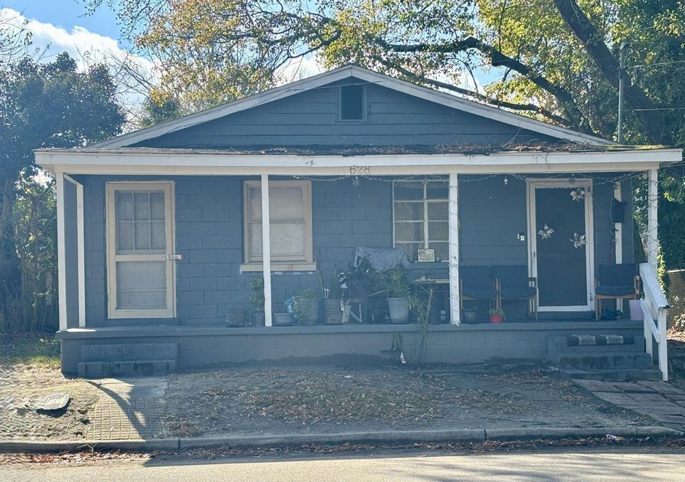 628 Viola Street E