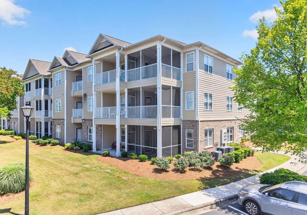 221 Woodlands Way Unit 6