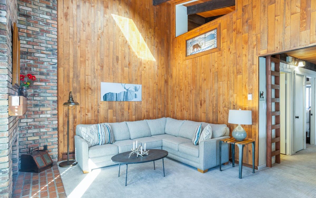 4580 Vail Racquet Club Building 3