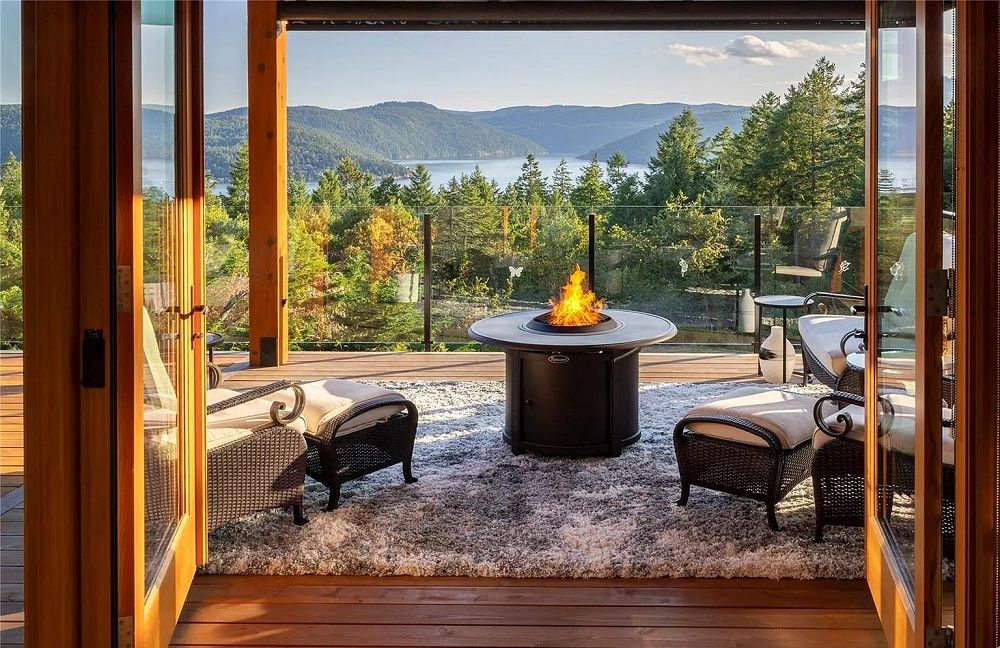 Expansive Estate To Impress!