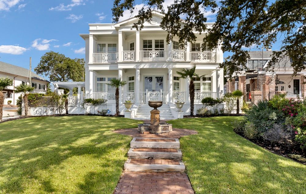 1016 Beach Blvd