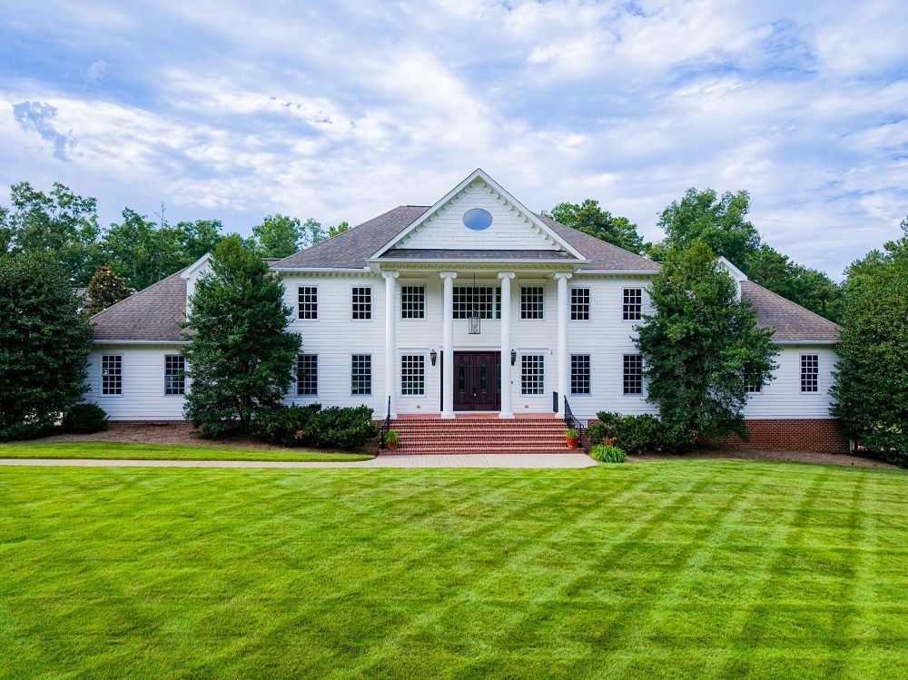 Beautiful Estate With Exceptional Privacy