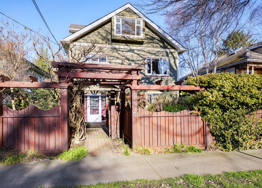 1152 Chapman Street