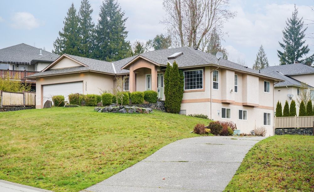 3525 Hidden Oaks Crescent