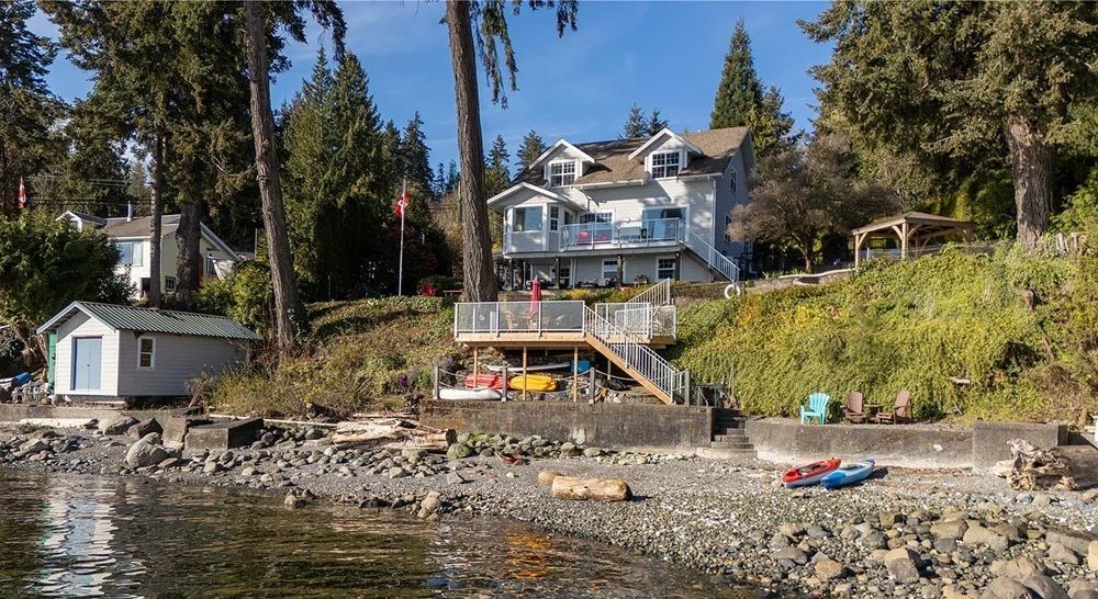 Private Oceanfront Estate In Ladysmith