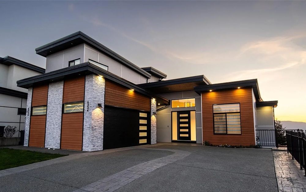 Maple Bay Home With Lake Views