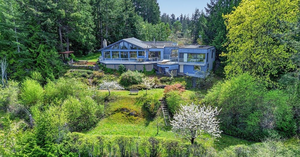 Waterfront 5-Acre Estate