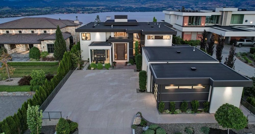 Modern Lakeview Masterpiece