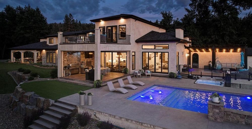 Tuscan-Inspired Kelowna Acreage