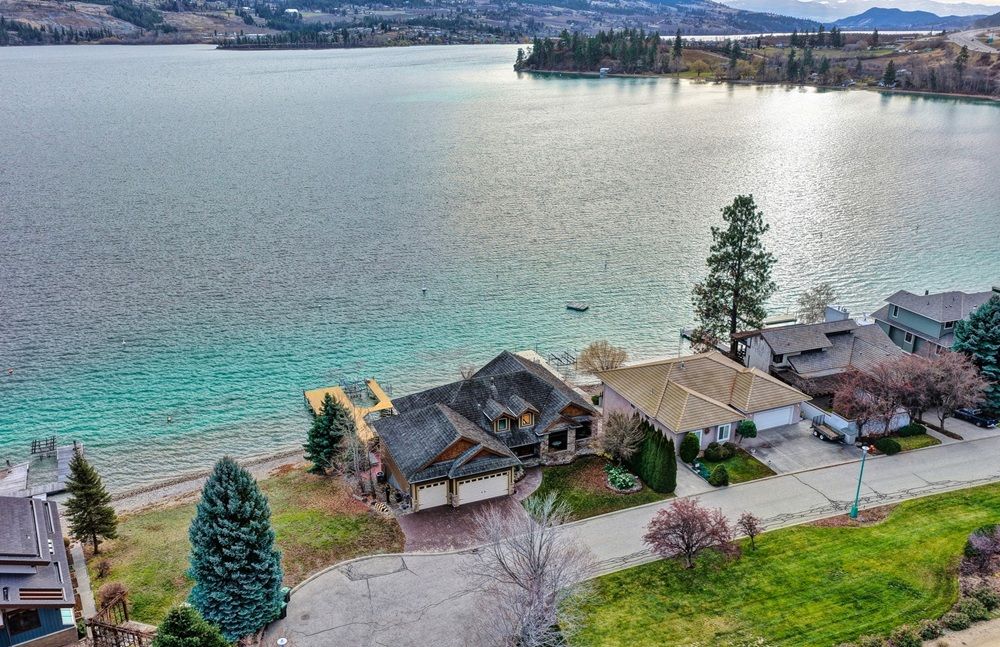 Beautiful Kalamalka Lake Retreat