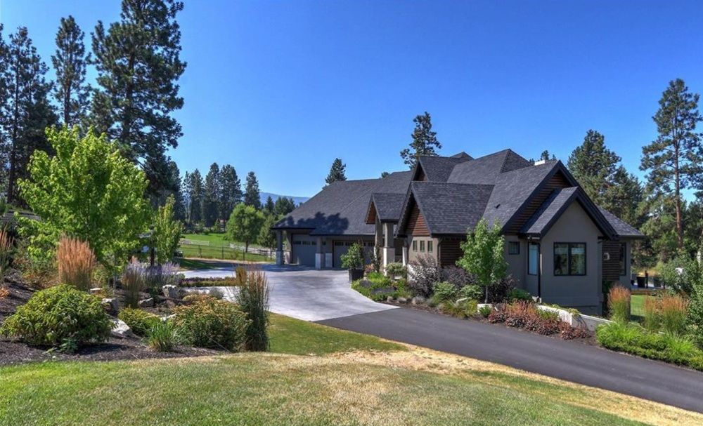 Kelowna Estate With Flare