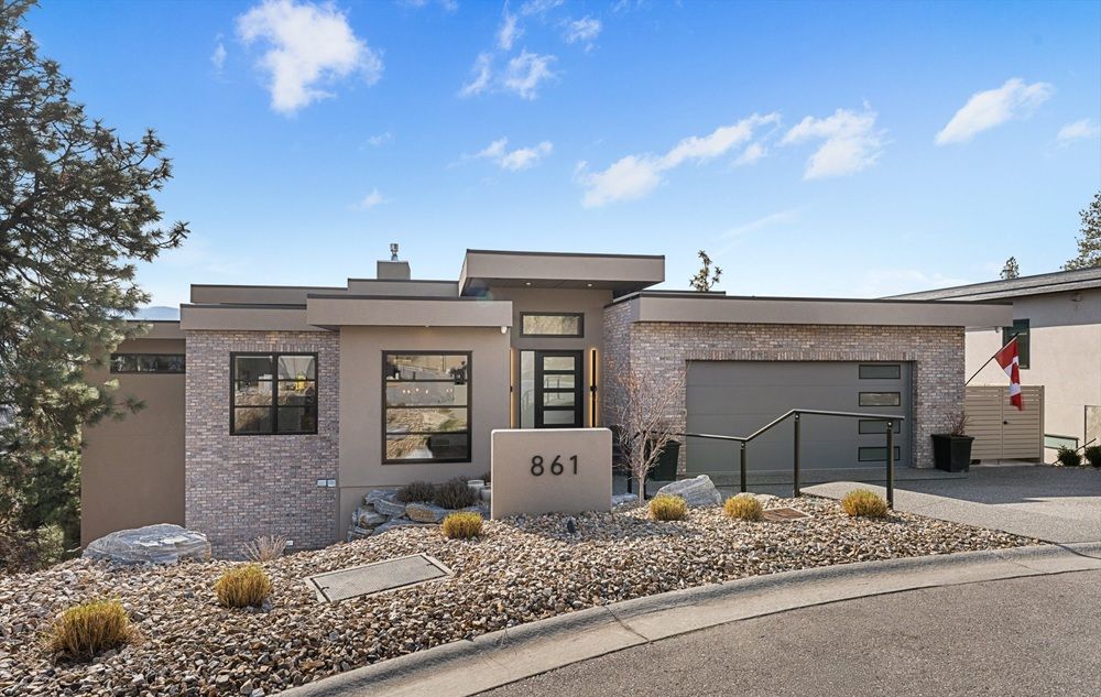Modern Residence Set Above The City