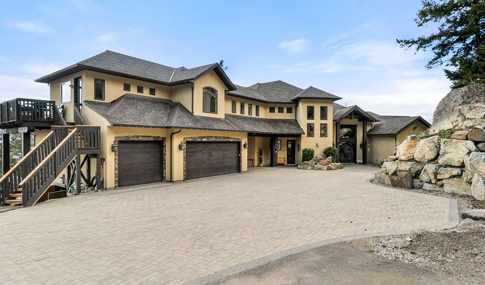 Live Like Rockefeller With The Horses On This Kelowna Estate