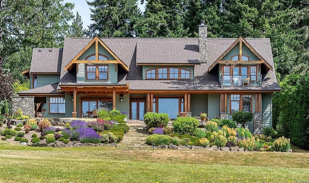 Luxury Lakefront Living Salt Spring Island