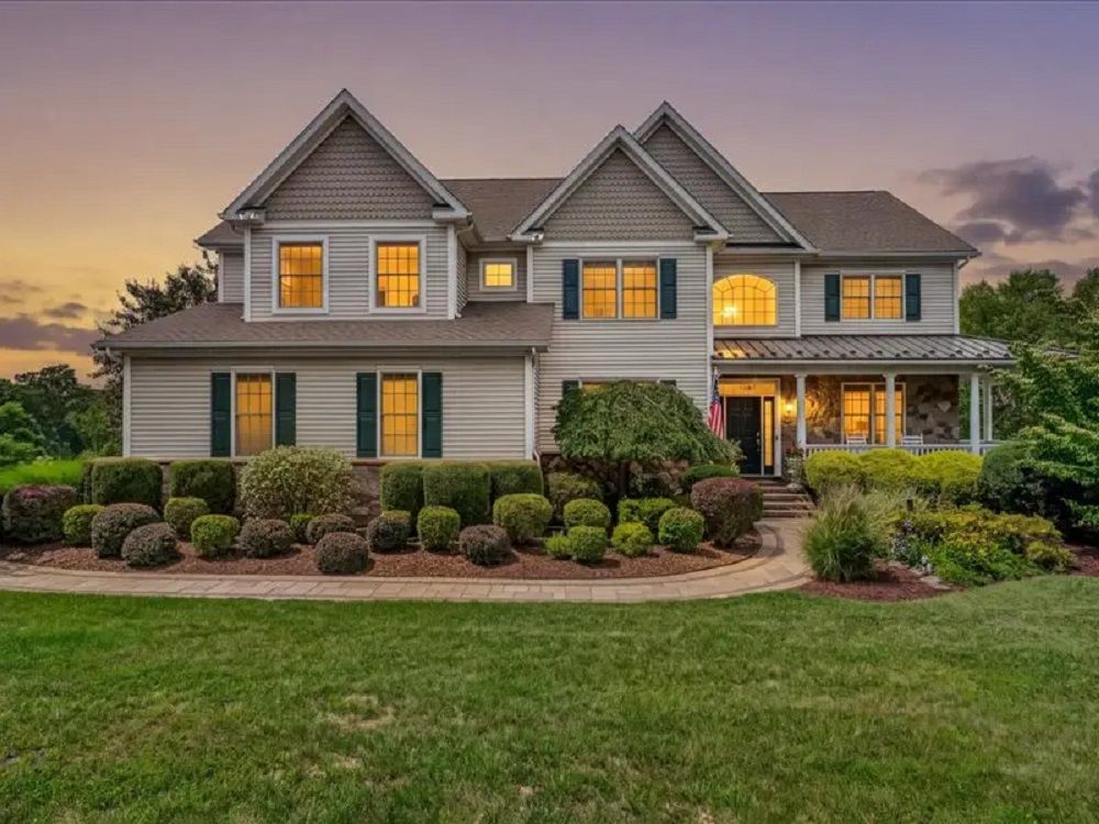 Gorgeous Home In The Prestigious Legends Community