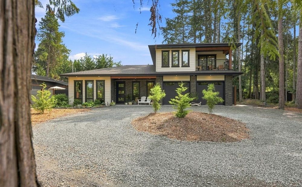 Qualicum Beach Rural Residence