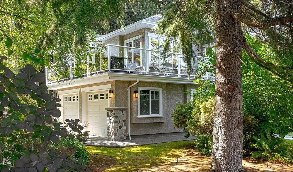 Private Retreat In Central Saanich